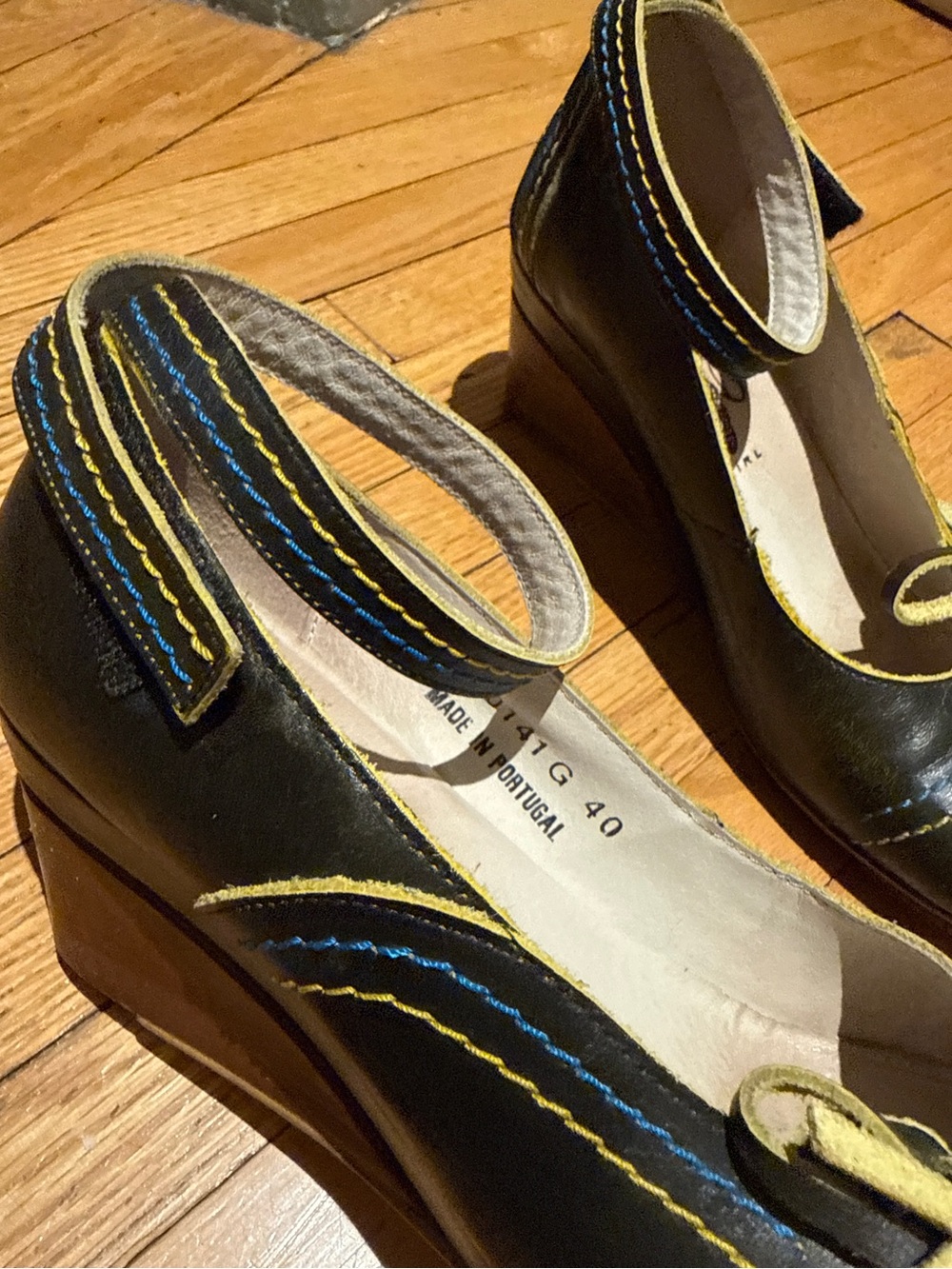Fly London Wedge Shoes w Ankle Strap - Heel Needs Repair - Picture 4 of 11